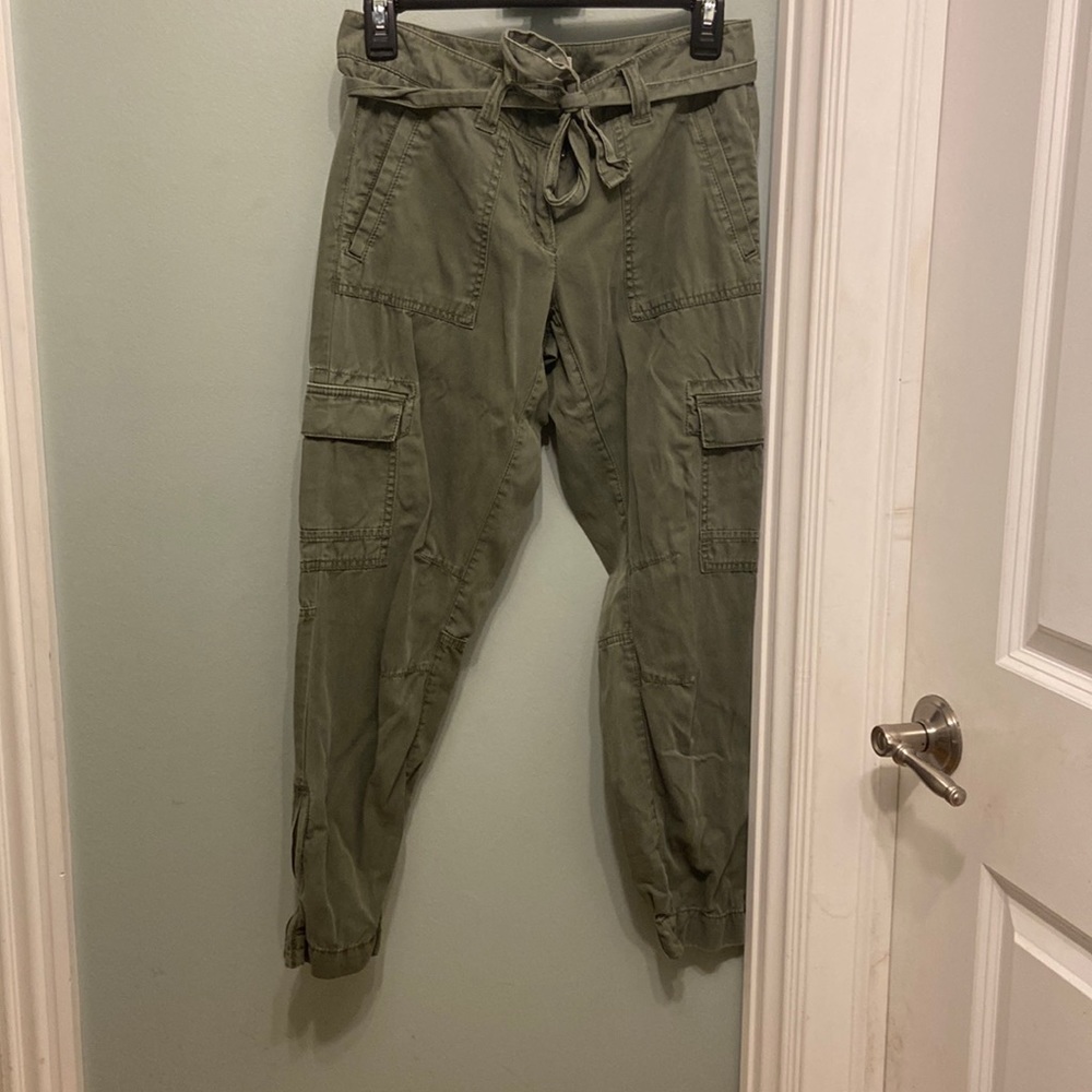 Cargo pants/jogger from the loft army green